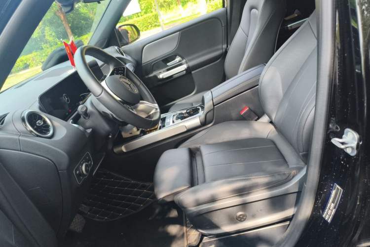 Used Mercedes-Benz GLB 2024-Year Restyled GLB 200 Dynamic Edition Left Front Seat