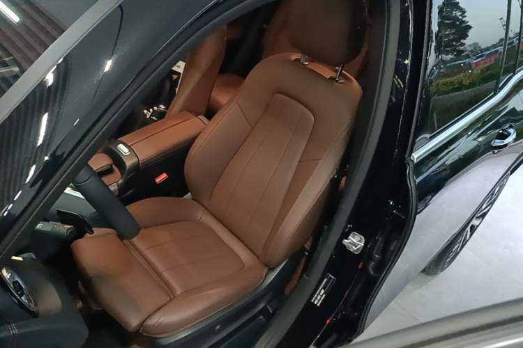 Used Mercedes-Benz GLB 2024 GLB 220 Fashion Model Left Front Seat