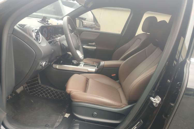 Used Mercedes-Benz GLB 2024-Year Restyled GLB 200 Dynamic Edition Left Front Seat