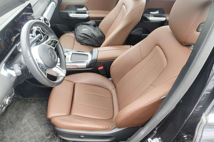 Used Mercedes-Benz GLB 2024-Year Restyled GLB 200 Dynamic Edition Left Front Seat