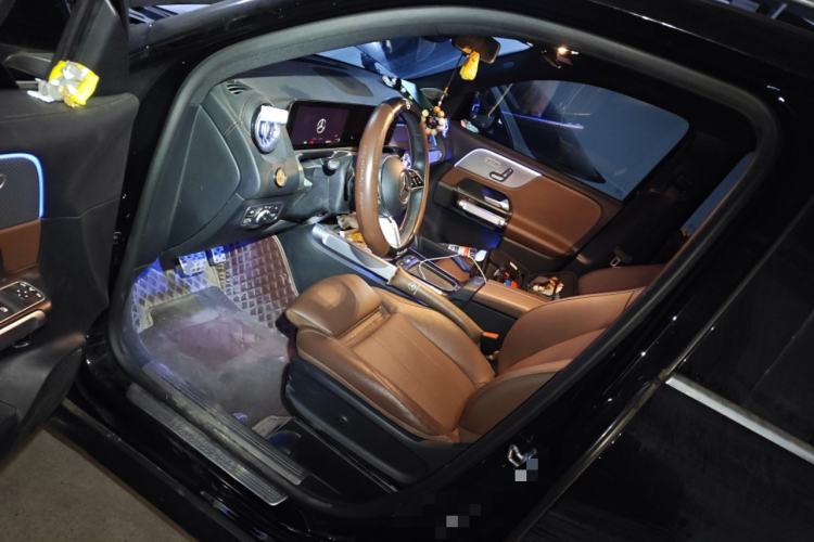 Used Mercedes-Benz GLB 2024-Year Restyled GLB 200 Dynamic Edition Left Front Seat