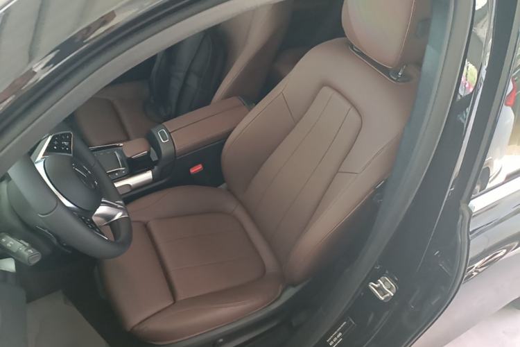 Used Mercedes-Benz GLB 2024 GLB 220 Fashion Model Left Front Seat