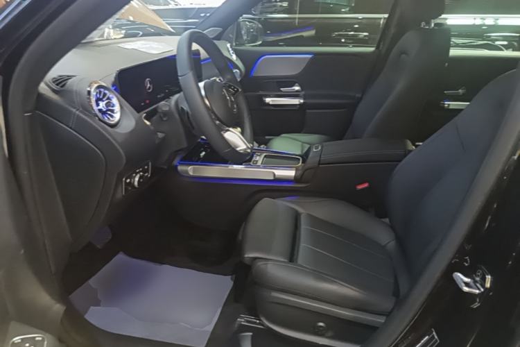 Used Mercedes-Benz GLB 2024-Year Restyled GLB 200 Dynamic Edition Left Front Seat