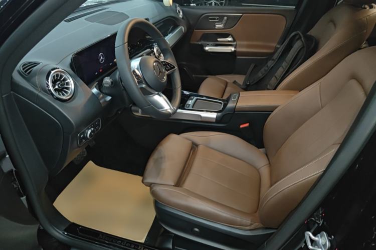 Used Mercedes-Benz GLB 2024 Refresh GLB 220 Fashion Edition Left Front Seat