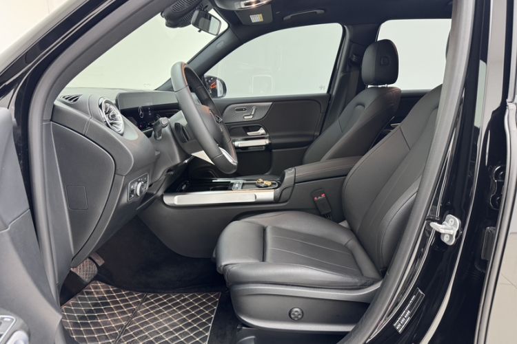 Used Mercedes-Benz GLB 2024 Refresh GLB 220 Fashion Edition Left Front Seat