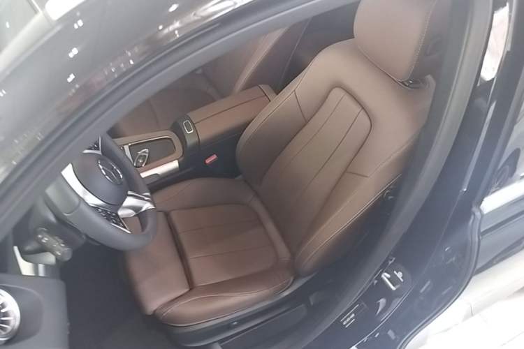 Used Mercedes-Benz GLB 2024 Refresh GLB 220 Dynamic Edition Left Front Seat