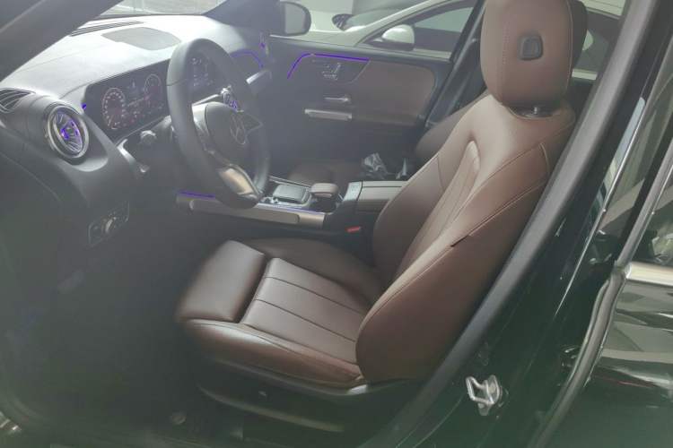 Used Mercedes-Benz GLB 2024 Refresh GLB 220 Fashion Edition Left Front Seat