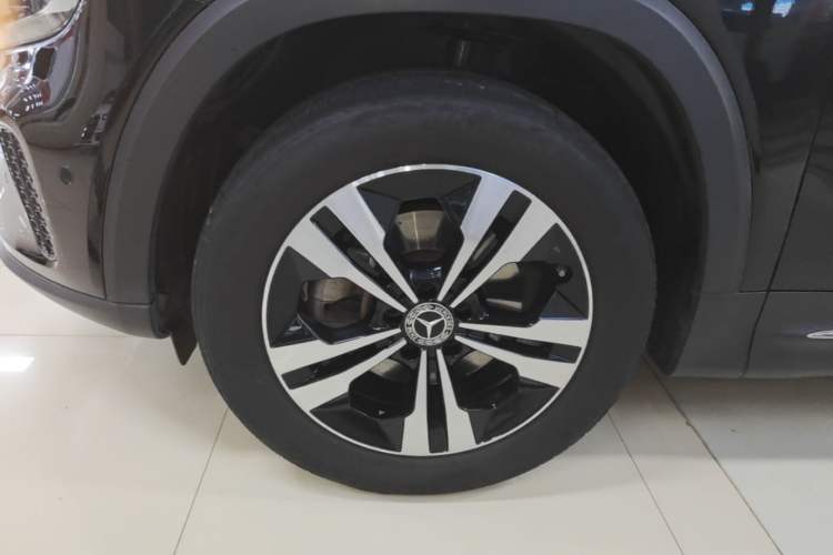 Used Mercedes-Benz GLB 2024 GLB 200 Dynamic Edition Left Front Wheel Hub