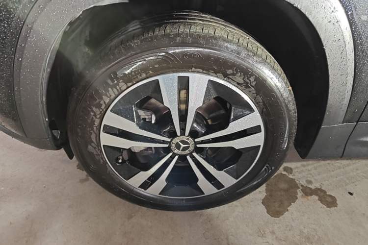 Used Mercedes-Benz GLB 2024 GLB 200 Dynamic Edition Left Front Wheel Hub