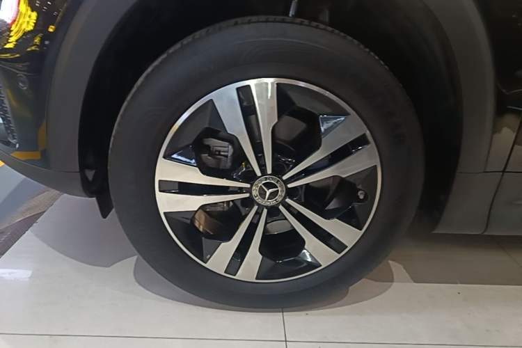 Used Mercedes-Benz GLB 2024-Year Restyled GLB 200 Dynamic Edition Left Front Wheel Hub