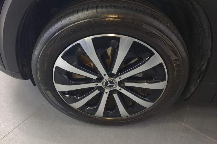 Used Mercedes-Benz GLB 2024 Refresh GLB 220 Fashion Edition Left Front Wheel Hub