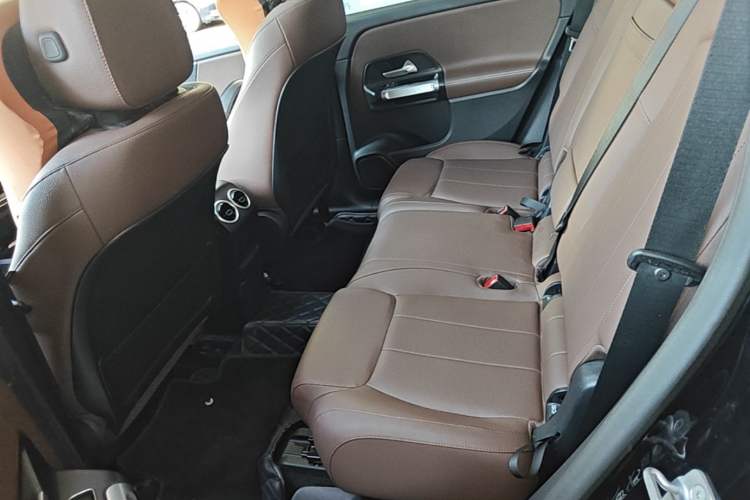 Used Mercedes-Benz GLB 2024 GLB 220 Fashion Model Left Rear Seat