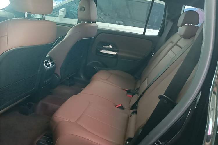 Used Mercedes-Benz GLB 2024 GLB 220 Fashion Model Left Rear Seat