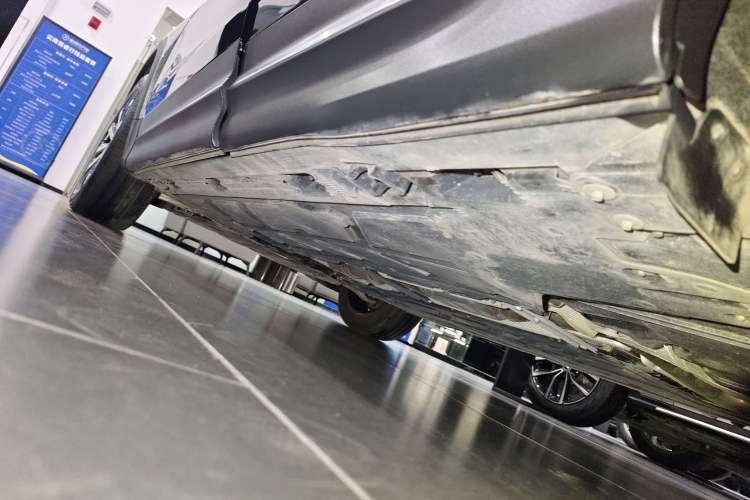 Used Mercedes-Benz GLB 2024 GLB 220 Fashion Model Left Side Sill