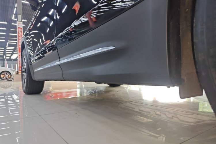 Used Mercedes-Benz GLB 2024 Refresh GLB 220 Dynamic Edition Left Side Sill