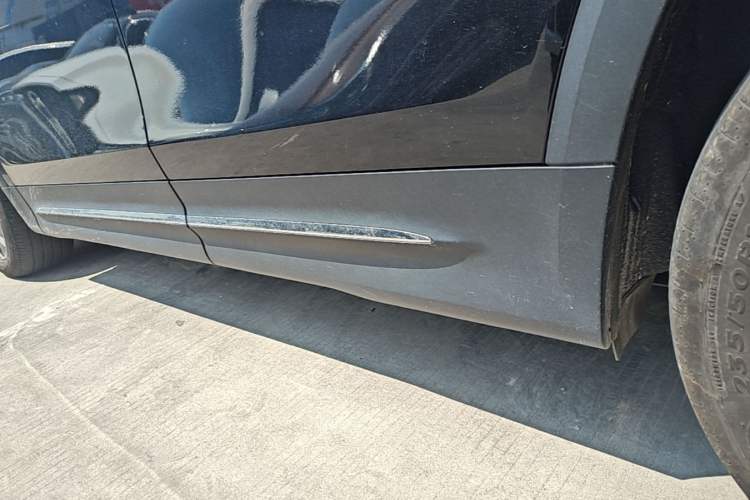 Used Mercedes-Benz GLB 2024 GLB 220 Fashion Model Left Side Sill