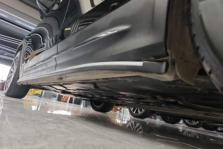 Used Mercedes-Benz GLB 2024 GLB 220 Fashion Model Left Side Sill