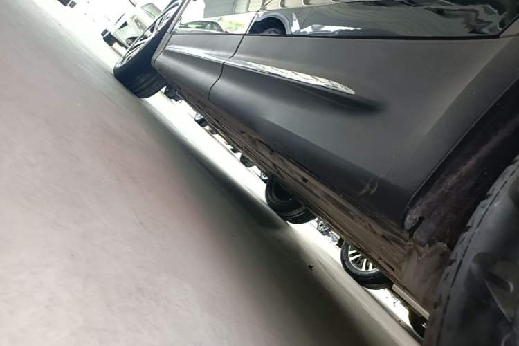 Used Mercedes-Benz GLB 2024 GLB 220 Fashion Model Left Side Sill