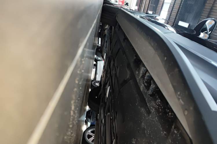 Used Mercedes-Benz GLB 2024 GLB 200 Fashion Model Left Side Sill
