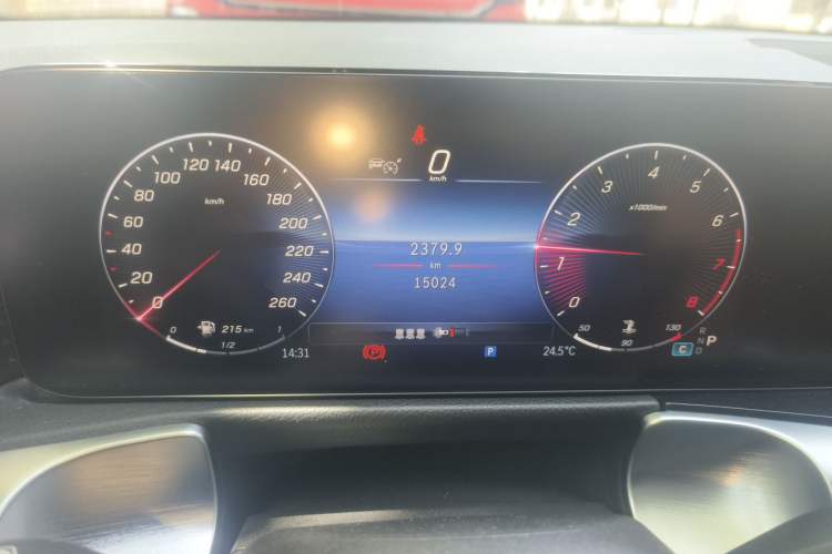 Used Mercedes-Benz GLB 2024 GLB 200 Dynamic Edition Odometer Close Up