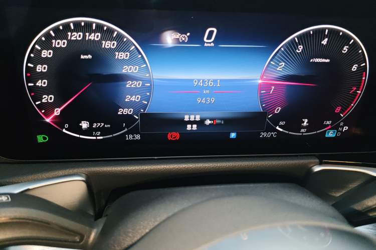 Used Mercedes-Benz GLB 2024 GLB 200 Fashion Model Odometer Close Up