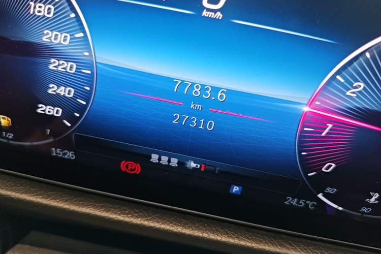 Used Mercedes-Benz GLB 2024-Year Restyled GLB 200 Dynamic Edition Odometer Close Up
