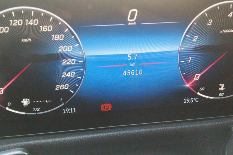Used Mercedes-Benz GLB 2024 GLB 200 Dynamic Edition Odometer Close Up