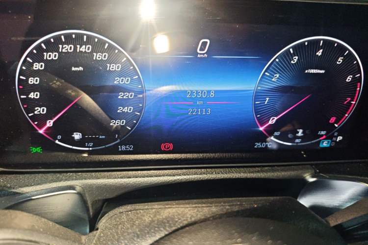 Used Mercedes-Benz GLB 2024-Year Restyled GLB 200 Dynamic Edition Odometer Close Up