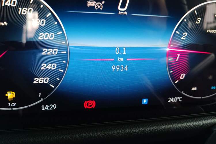 Used Mercedes-Benz GLB 2024 Refresh GLB 220 Dynamic Edition Odometer Close Up