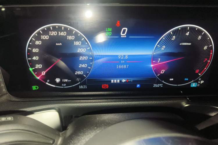 Used Mercedes-Benz GLB 2024 GLB 220 Dynamic Edition Odometer Close Up