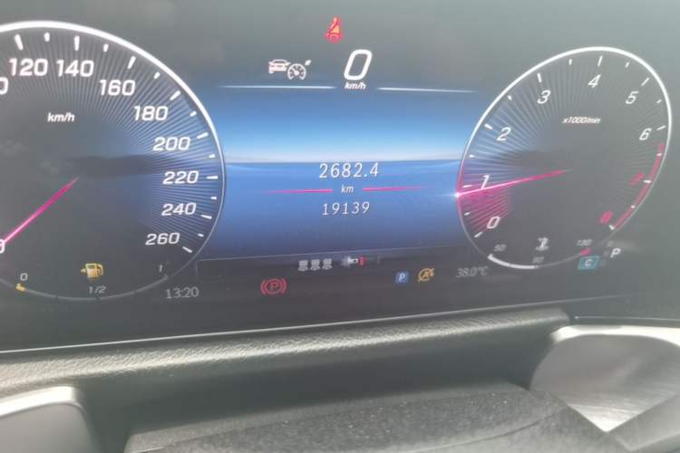 Used Mercedes-Benz GLB 2024-Year Restyled GLB 200 Dynamic Edition Odometer Close Up