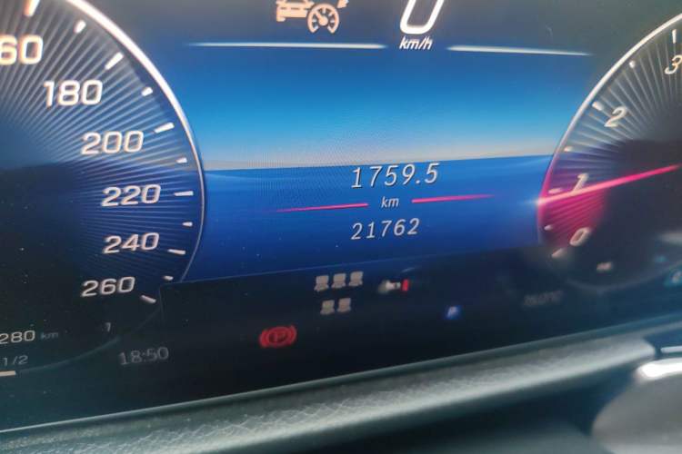 Used Mercedes-Benz GLB 2024 Refresh GLB 220 Fashion Edition Odometer Close Up