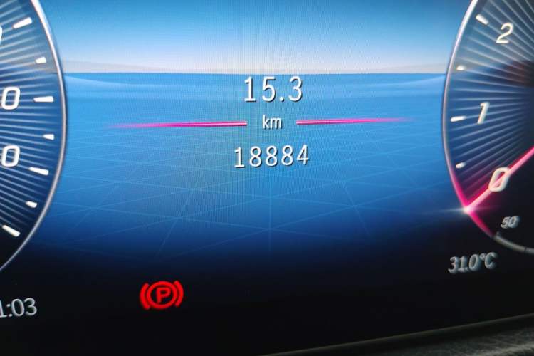 Used Mercedes-Benz GLB 2024 GLB 200 Fashion Model Odometer Close Up