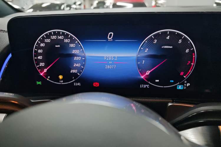 Used Mercedes-Benz GLB 2024 GLB 220 Fashion Model Odometer Close Up