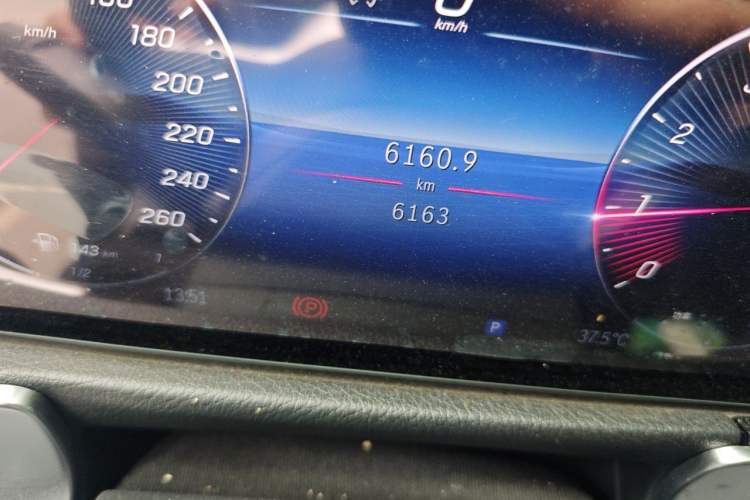 Used Mercedes-Benz GLB 2024 Refresh GLB 220 Fashion Edition Odometer Close Up