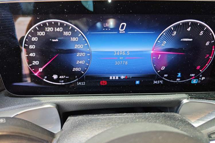 Used Mercedes-Benz GLB 2024-Year Restyled GLB 200 Dynamic Edition Odometer Close Up