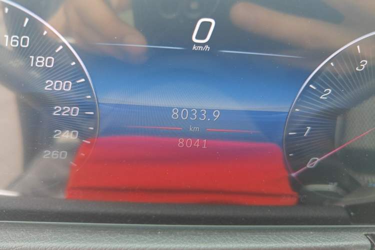 Used Mercedes-Benz GLB 2024 GLB 220 Fashion Model Odometer Close Up