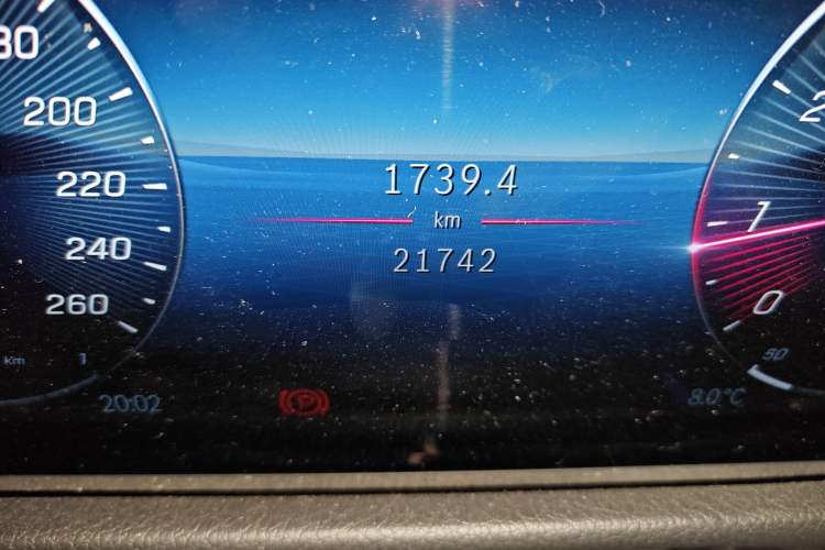 Used Mercedes-Benz GLB 2024-Year Restyled GLB 200 Dynamic Edition Odometer Close Up