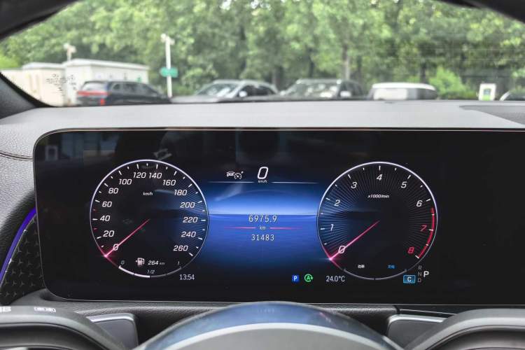 Used Mercedes-Benz GLB 2024 Refresh GLB 220 Dynamic Edition Odometer Close Up