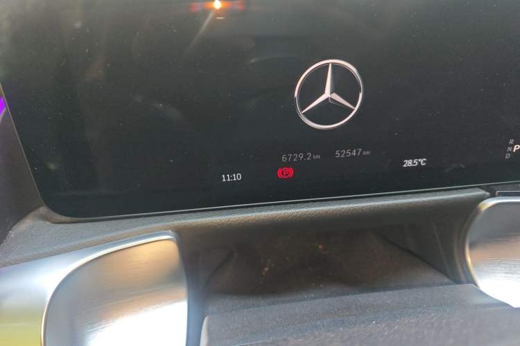 Used Mercedes-Benz GLB 2024-Year Restyled GLB 200 Dynamic Edition Odometer Close Up