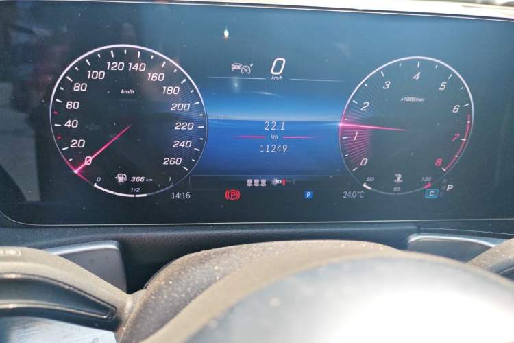 Used Mercedes-Benz GLB 2024 GLB 200 Dynamic Edition Odometer Close Up