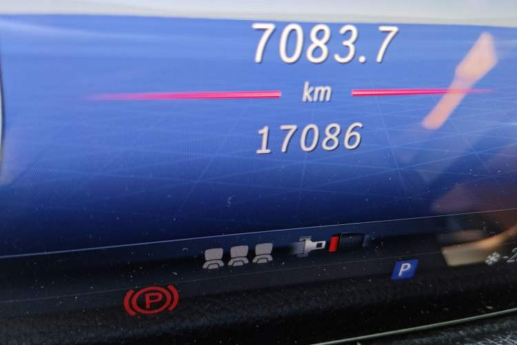 Used Mercedes-Benz GLB 2024 GLB 220 Dynamic Edition Odometer Close Up