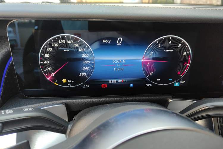 Used Mercedes-Benz GLB 2024 Refresh GLB 220 Dynamic Edition Odometer Close Up