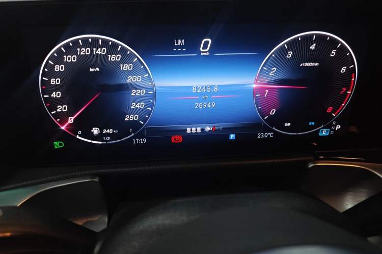 Used Mercedes-Benz GLB 2024 Refresh GLB 220 Dynamic Edition Odometer Close Up