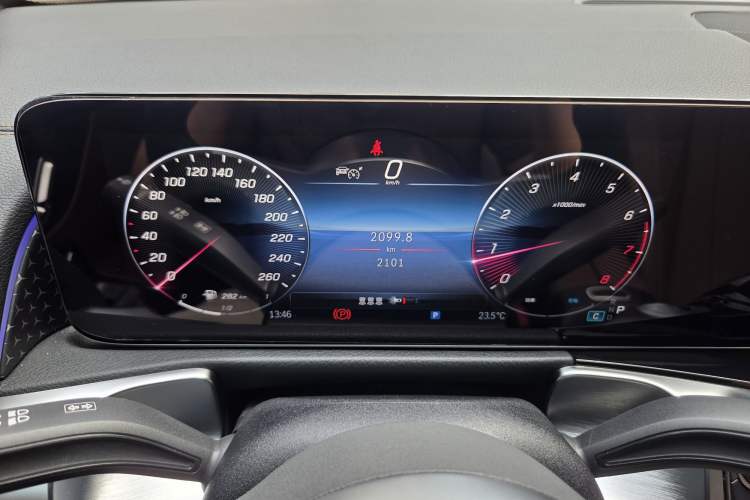 Used Mercedes-Benz GLB 2024 Refresh GLB 220 Dynamic Edition Odometer Close Up