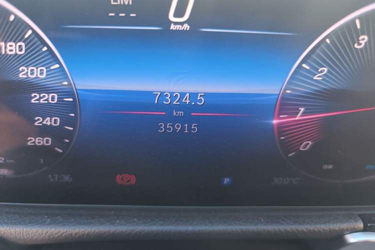 Used Mercedes-Benz GLB 2024 Refresh GLB 220 Dynamic Edition Odometer Close Up