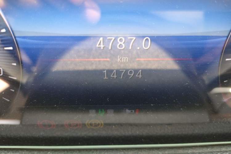 Used Mercedes-Benz GLB 2024-Year Restyled GLB 200 Dynamic Edition Odometer Close Up