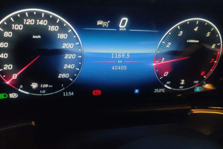 Used Mercedes-Benz GLB 2024-Year Restyled GLB 200 Dynamic Edition Odometer Close Up
