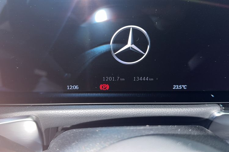 Used Mercedes-Benz GLB 2024 Refresh GLB 220 Dynamic Edition Odometer Close Up