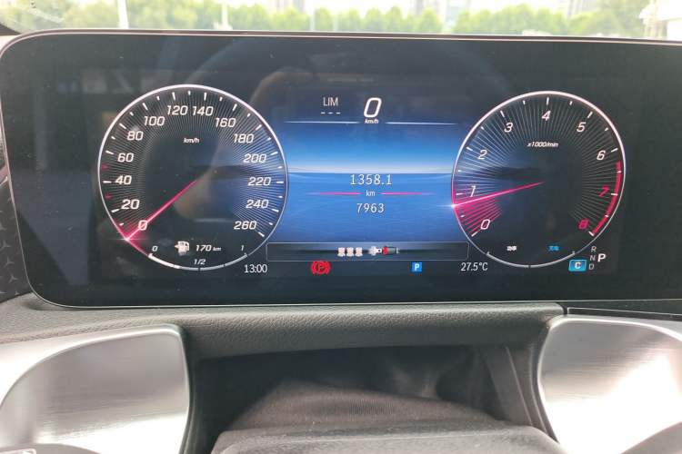 Used Mercedes-Benz GLB 2024 Refresh GLB 220 Dynamic Edition Odometer Close Up
